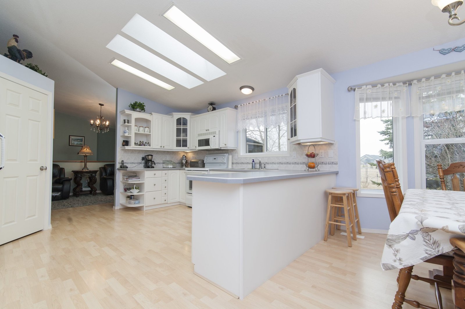 Counter Height Kitchen Table and Chairs: Stylish Ideas for a Modern, Comfortable, and Functional Kitchen