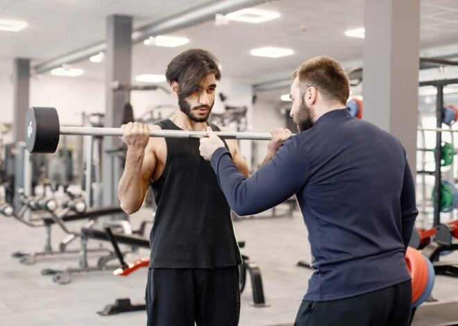 How to Choose a Personal Trainer for Weightlifting